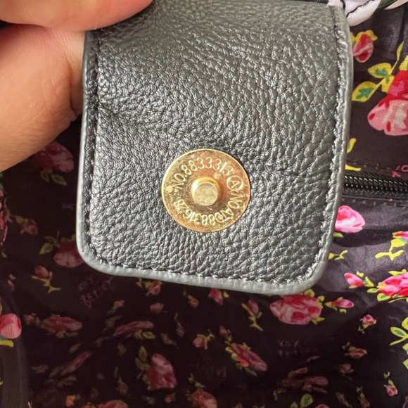 NWOT Betsey Johnson weekender NWT) black Floral quilted tote bag shoulder straps - Picture 7 of 8